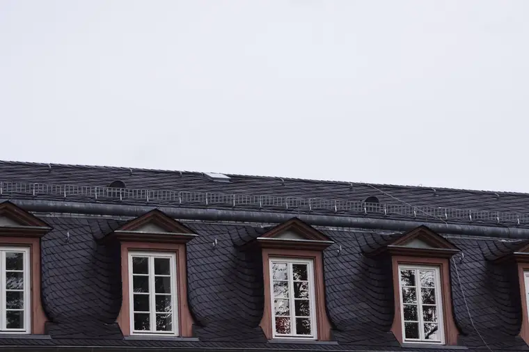 Couvreur en Seine-Saint-Denis, photographie d’illustration